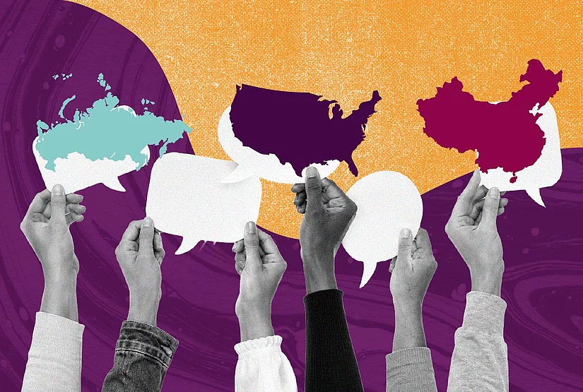 Ilustración de varias personas sosteniendo globos de diálogo en blanco. Tres de ellos contienen las siluetas de Rusia, Estados Unidos y China, representando el debate y la competencia entre potencias en el escenario internacional.