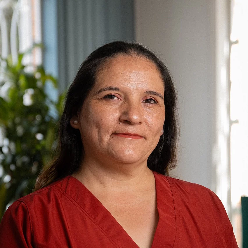 Yazmín González, Servicios Generales